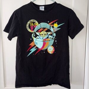 The Mandolorian/Grogu Graphic T size S